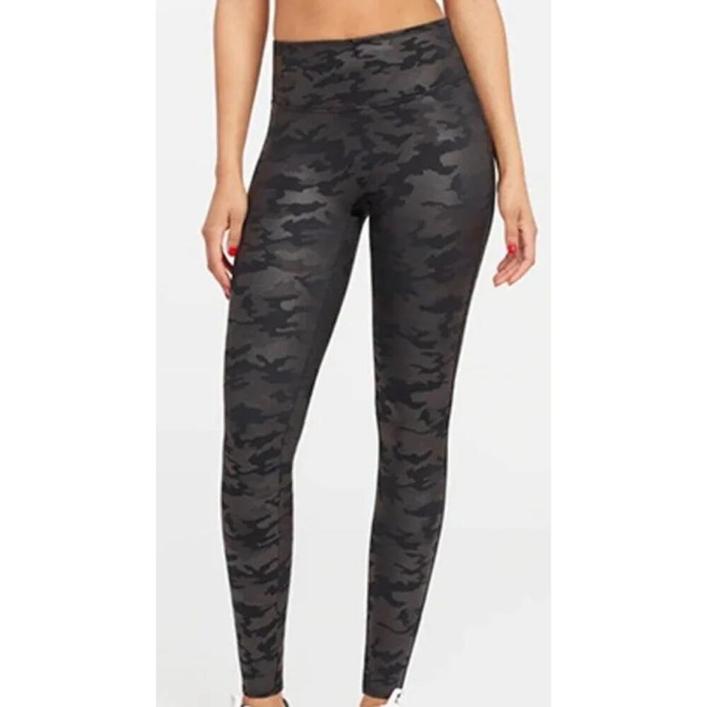 SPANX Faux Leather Camo Leggings Matte Black Petite Large
